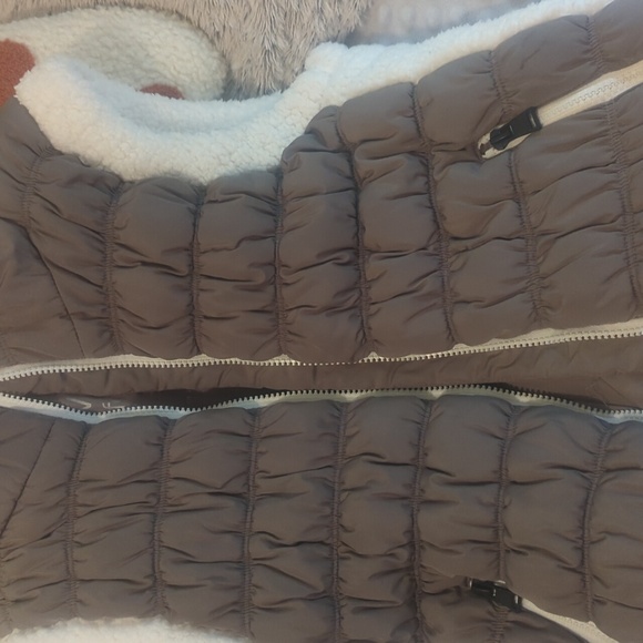 Brand new Calvin Cline Puffer Vest - Picture 4 of 11